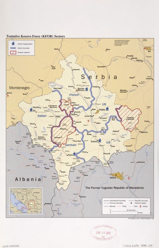 Erik passer på et av monumentene